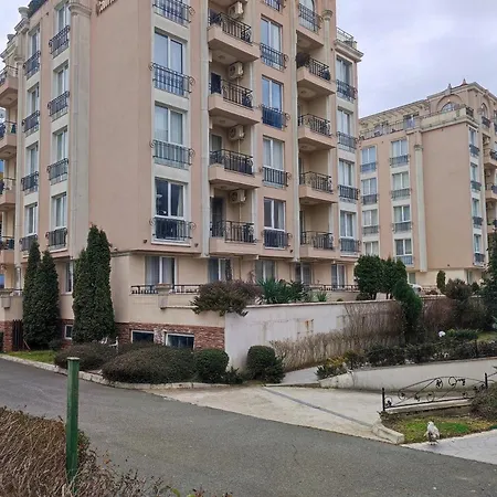 Apartment двустаен апартамент в - Rainboow