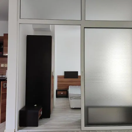 Apartment двустаен апартамент в - Rainboow