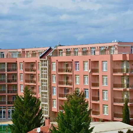 Appartement двустаен апартамент в - Rainboow *